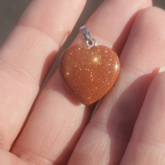 New Gold Sunstone Sandstone Heart Shaped Pendant. - Picture 3 of 8